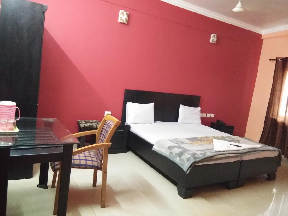 A.R.Residency Hotel Kunnamangalam Exterior photo