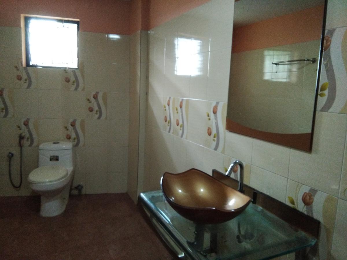 A.R.Residency Hotel Kunnamangalam Exterior photo