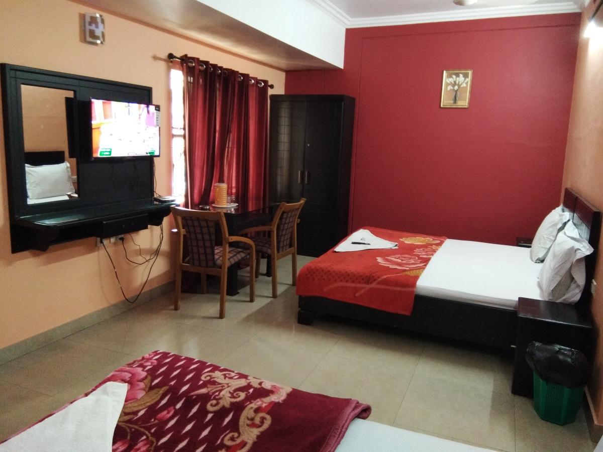 A.R.Residency Hotel Kunnamangalam Exterior photo