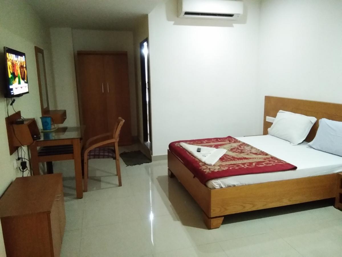 A.R.Residency Hotel Kunnamangalam Exterior photo